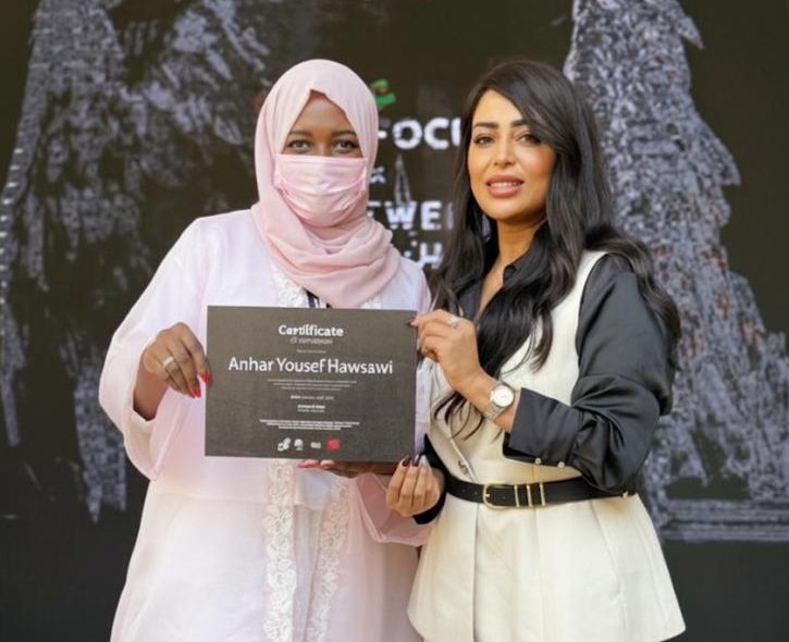 الفنانة السعودية أنهار هوساوي تبرز في مشروع “فني بصري غامر” ضمن مهرجان دي-كاف بالقاهرة