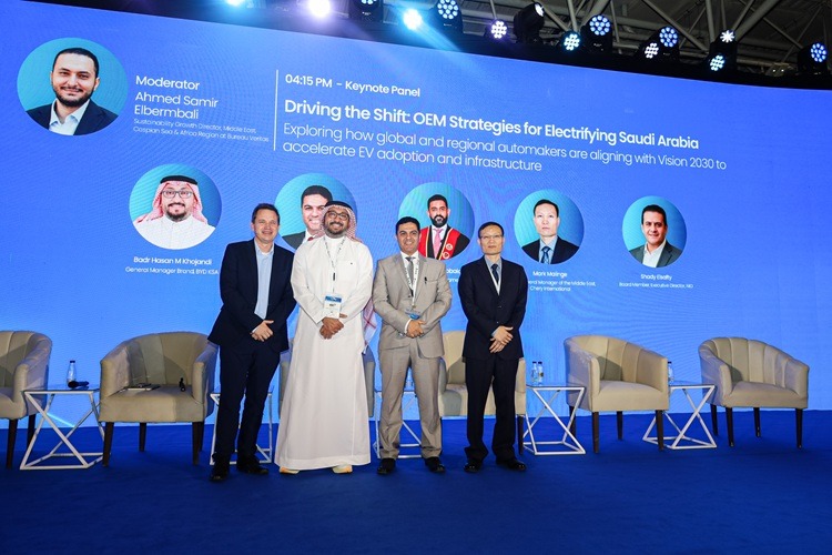 تألق iCAUR بمعرض السيارات الكهربائية بالرياض مع الإطلاق الإقليمي الأول لسيارة V27 REEV SUV