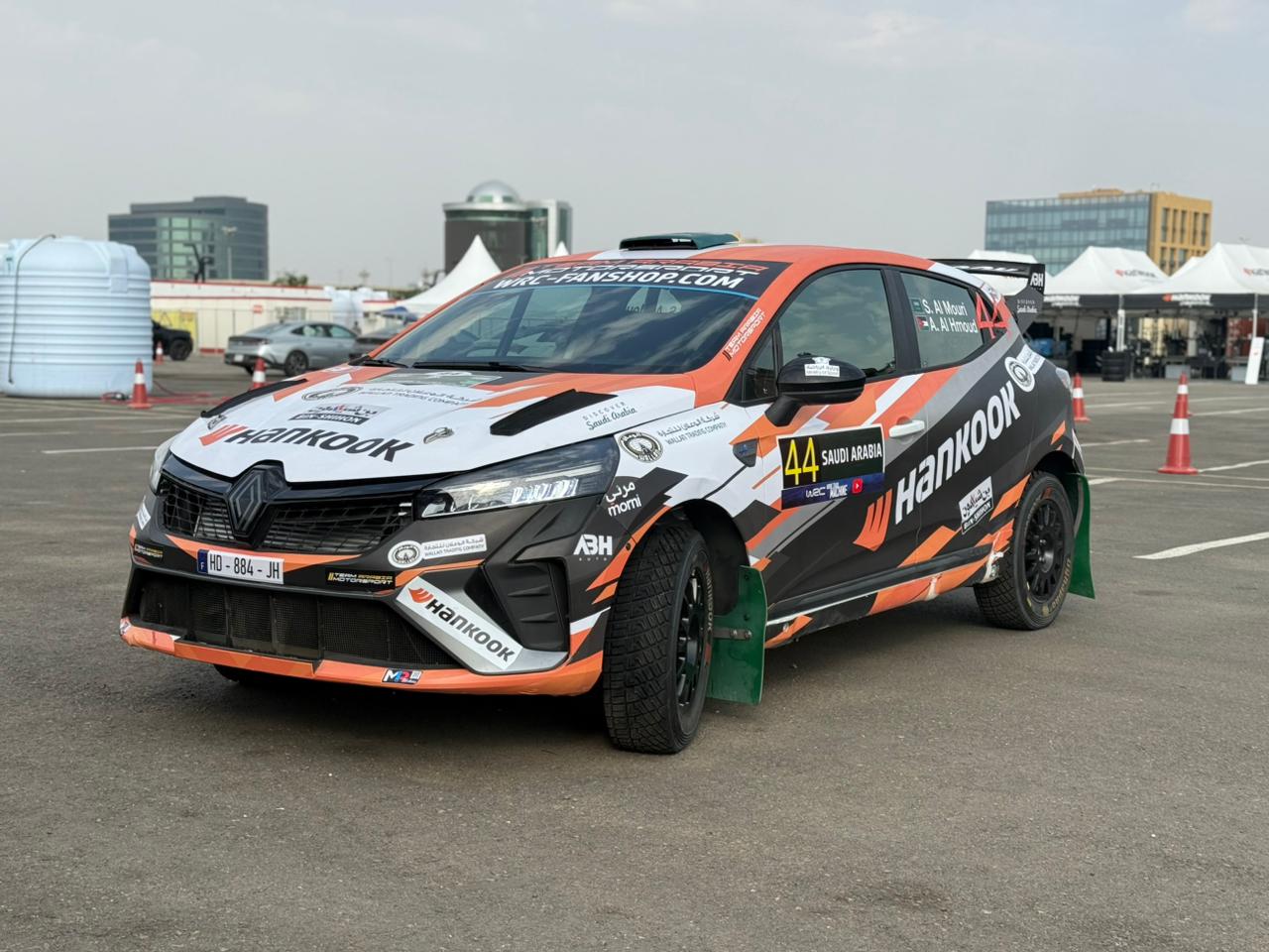 بطل فريق هنكوك السعودية سعيد الموري يشارك في رالي جدة بدعم مجموعة بن شيهون وشركة الوعلان للتجارة