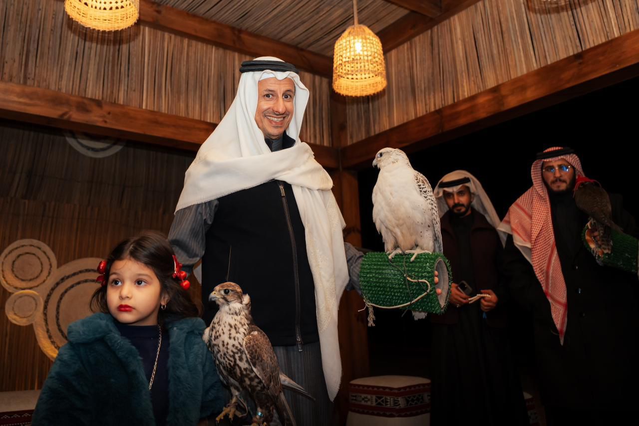 معالي وزير السياحة يزور موسم الدرعية 26/25 ويشيد بتجاربه المتنوعة