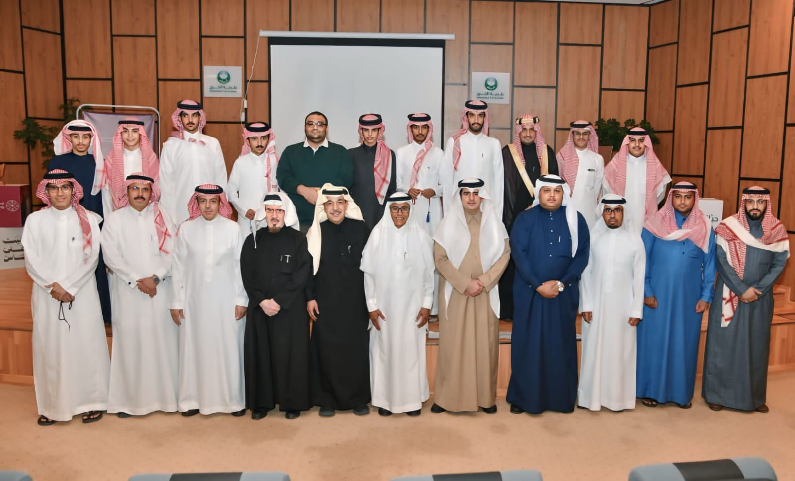 د.محمد الفيصل يلقي محاضرة ثقافية بجمعية الأدب المهنية بالخرج