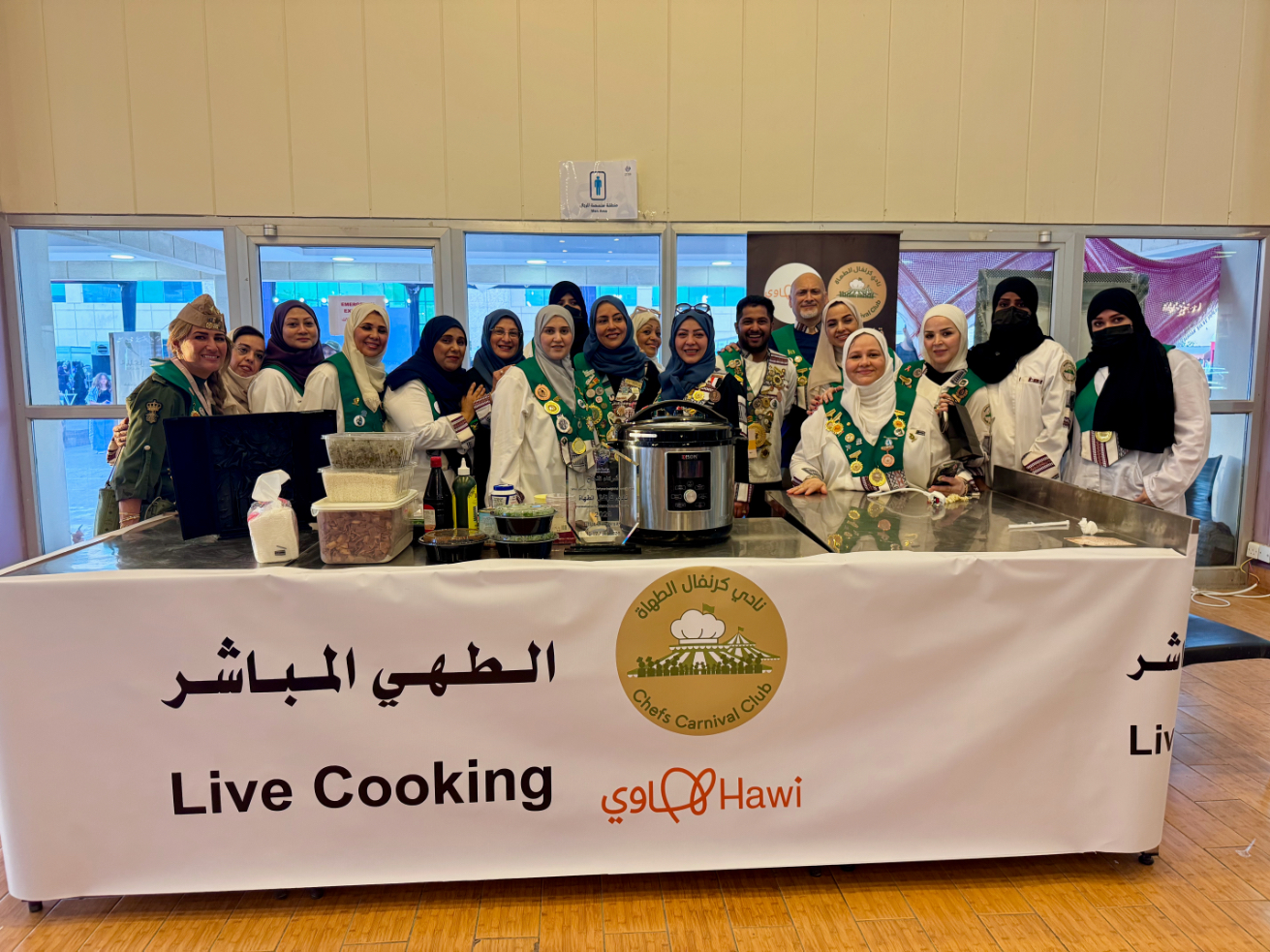 نادي “كرنفال الطهاة” يرعى مهرجان العالم بجامعة عفت ويدعم الطلبة المتعثرين