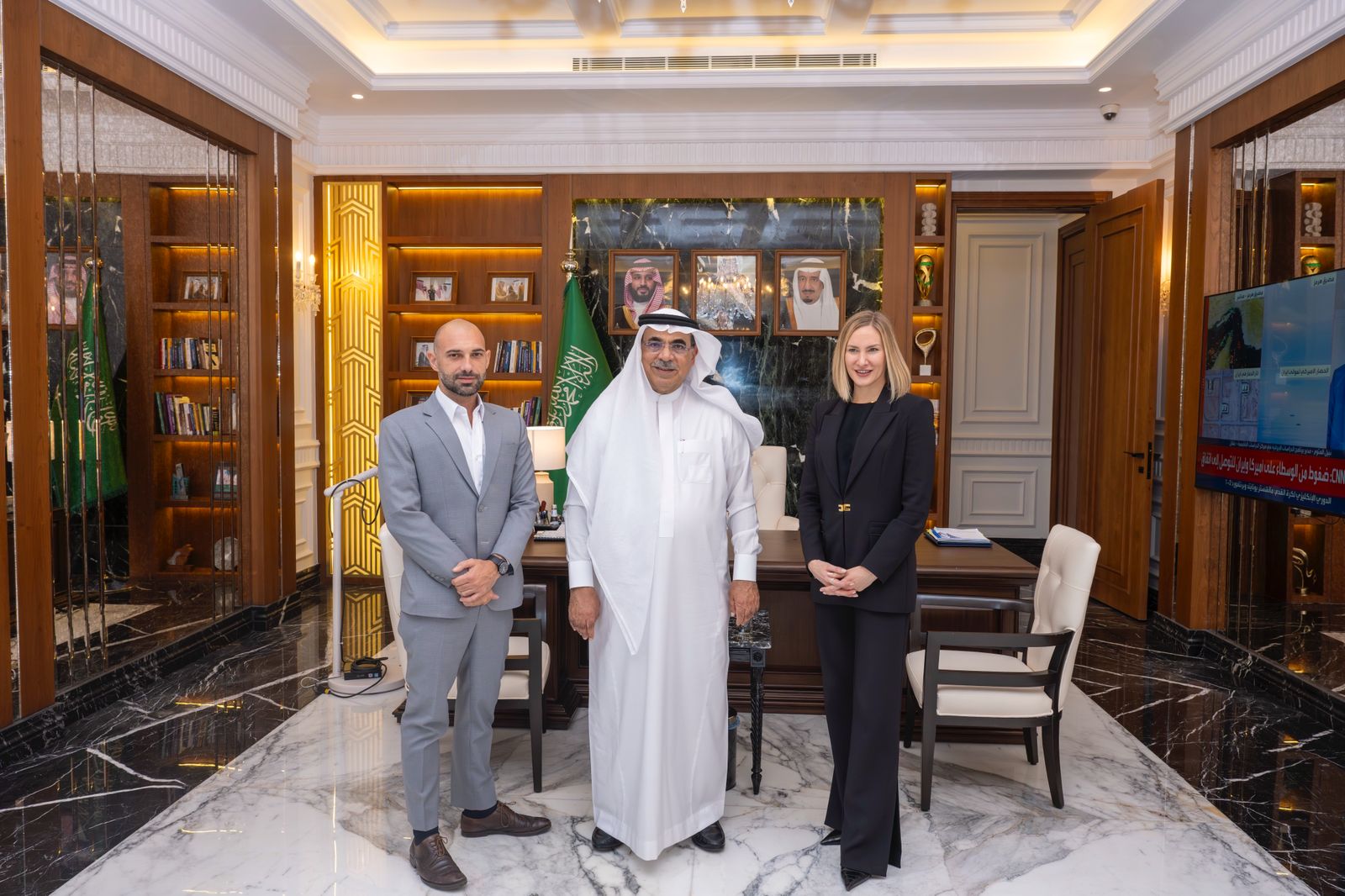 “ذا بزنس يير” وأمانة المنطقة الشرقية توقّعان مذكرة تفاهم لتسليط الضوء على الدور التنموي والاقتصادي 
